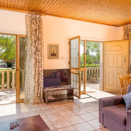Tropical Paradise Villa *
