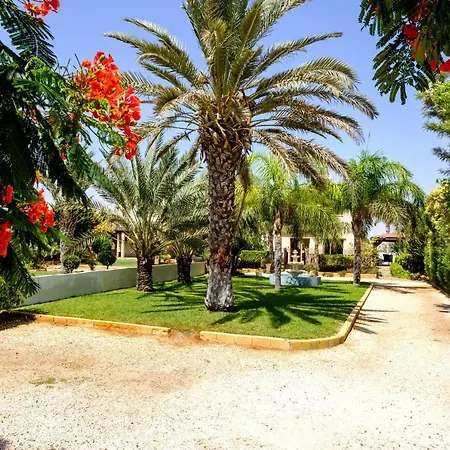 Tropical Paradise Villa *